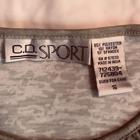 C D Sport shortsleeved light green top with a gathered round neckline Size S - Picture 10 of 11